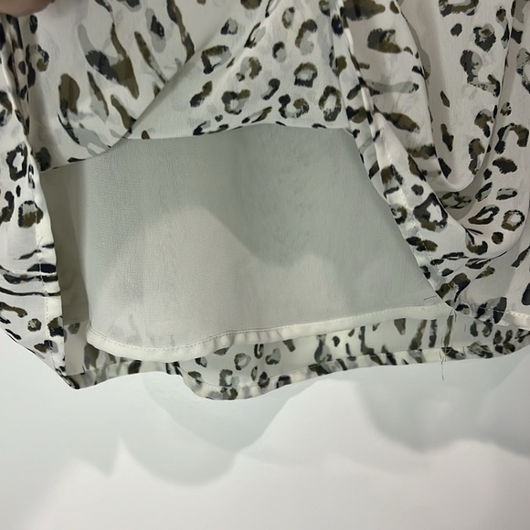 LOFT PETITE MIXED ANIMAL PRINT WHITE SLEEVELESS BLOUSE - Picture 3 of 5